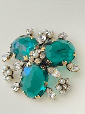 SCHREINER - Signed Emerald Green Floral Brooch